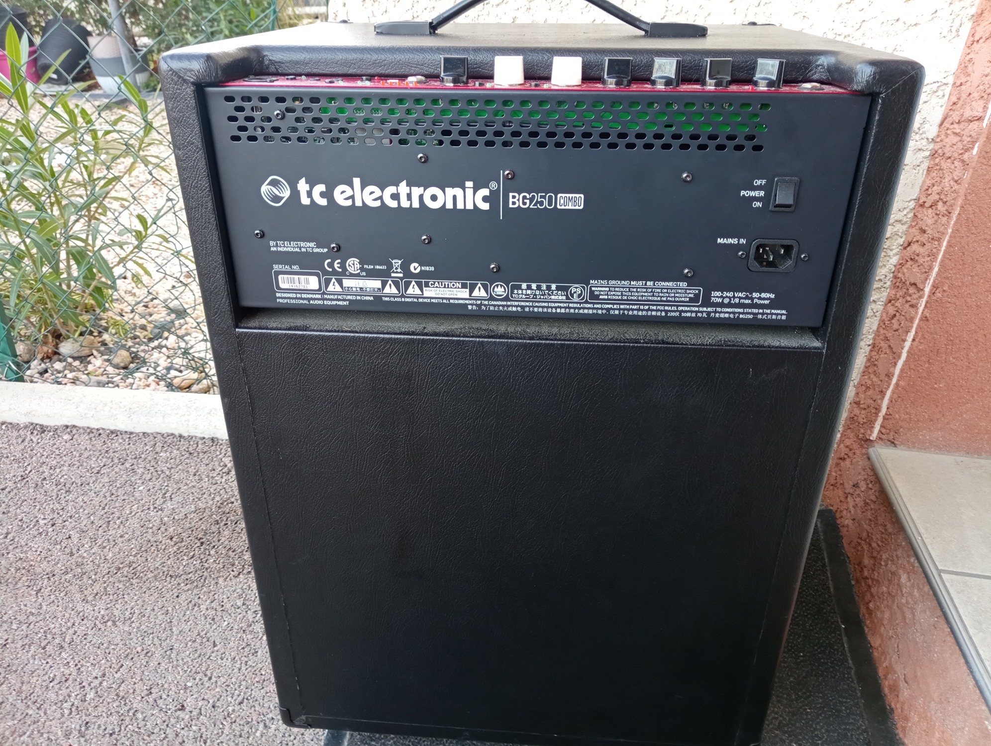 TC Electronic BG250-210《ベースコンボアンプ》中古 - アンプ