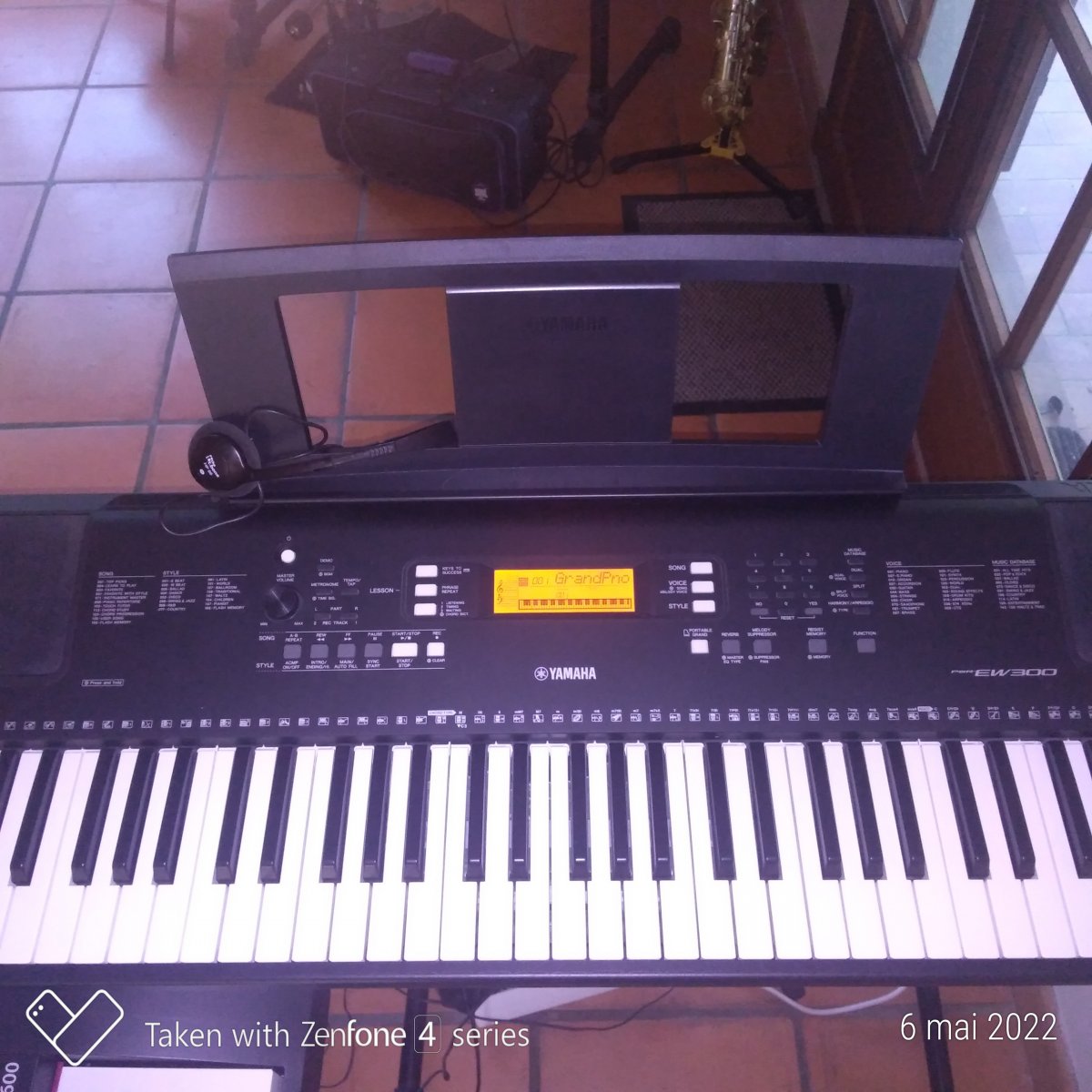 Synthétiseur Yamaha PSR EW300